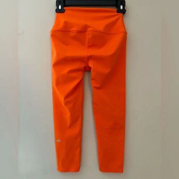 ALO Yoga - Picture 2 of 6